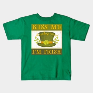 Kiss me its my lucky day Kids T-Shirt